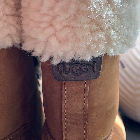 {UGG} Boots Size 6 - Picture 5 of 7